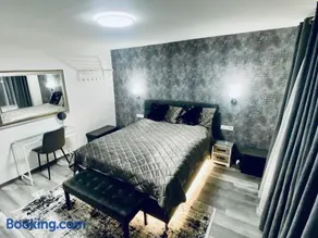 Trendy House 158 - Image 2