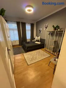 Best Preis Stadtperle 1- Stadtzentrum Wittenberge Modernes Ambiente max 3 Personen Einzelzimmer voll ausgestattet mit MagentaTV, WLAN, Waschmaschine - Image 1