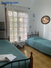 Apartment with Garden - Image 5