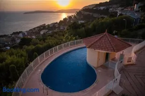 Superb Studio with incredible view and pool - Image 2