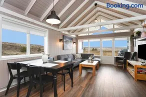 Scenic 3BR Summerhouse w HotTub Near Golden Circle - Image 1