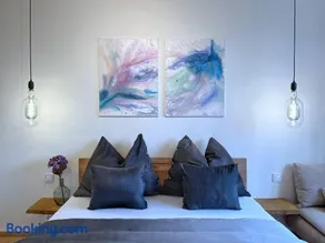 Jana's WOW apt, 3 room, free parking, 15'Airpt, 25'City - Image 5