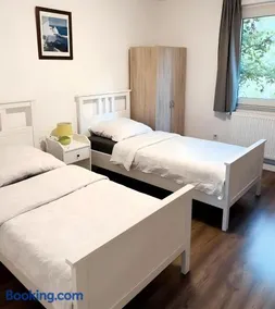 2-bedroom Apartment with Kitchen and Garden, fast to Düsseldorf Messe - Image 1