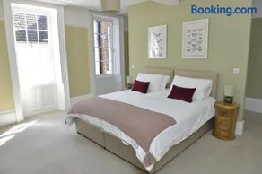 Old Green Chambers spacious town centre apartment with free parking! - Image 1