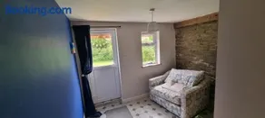Relaxed rural apartment 15 min from coastal walks - Image 2