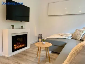 Modernes Waldhaus am Wasser I Whirlpool I Kamin I Feuerschale - Image 2