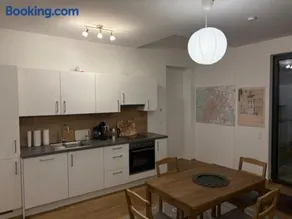 Erdgeschosswohnung mit Garage und Innenhof - westliches Wien - Image 2