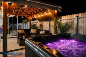 Hot Tub Oasis Near Hard Rock and Beach - Image 3