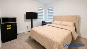 Modern Private Bedroom - Private Bathroom - Image 1