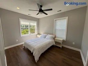 Modern 4BR Family Home with Grill - Image 5