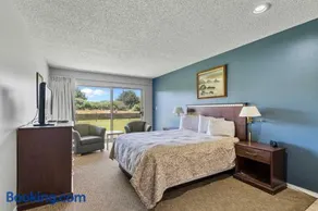 Queen Studio Ground Floor - Pool and Hot Tub - Image 1