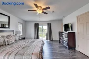 5 BR Mansion with Pool and non-heated Jacuzzi Games in Boynton Beach - Image 3