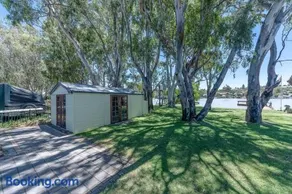Riverside - Waterfront Luxury - Image 4