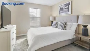 Landing Modern Apartment with Amazing Amenities (ID1402X064) - Image 5