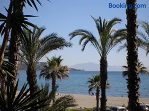 Apartamento Puerto de Sotogrande con vistas al mar - Image 1