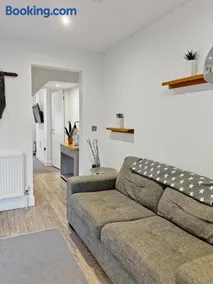 Amaya Six - Sleeps 4 - Modern 1 bed - Newly renovated - Central Grantham - Free Gym Access - Image 4