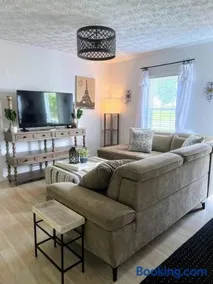 The Cozy Retreat - 3BR - Sleeps 7 - Near Greenville - Image 1
