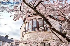 Exclusive Offers l Last-Minute Stay l Sleeps Up to 6 l Conveniently located near town Centre l restaurants l and local attractions l It offers easy access to the stunning Causeway Coast l Coleraine Hideout l WeStayBelfast - Image 2