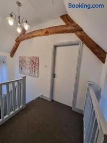 Wassail Barn Wedmore - Image 5