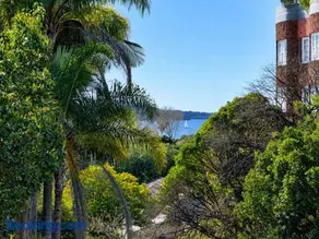 Stylish 2BR Apartment in Double Bay with Parking - Image 2