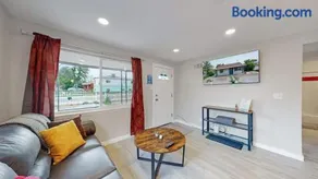 Southwest Charm Spacious Family Home Near Denver - Image 2