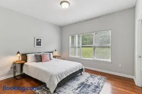 Verandas 1723 I Corporate Bd Apt I Pool I Gym - Image 1