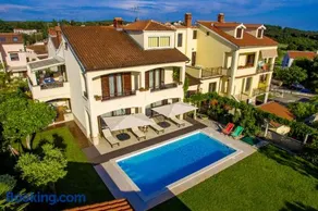 Premium Central Apartments - with Pool - Image 2