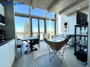 Naava Chalet 303 Loft - Kaksikerroksinen lasiseinähuoneisto järvinäköalalla - Image 2