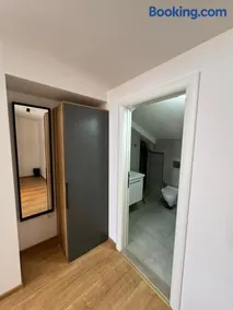 Triangle Rooms - Image 3