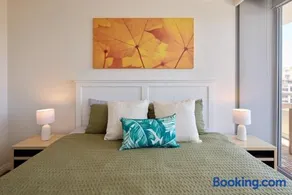 2 Bedroom Darling Harbour Waterviews Pool Sydney - Image 5