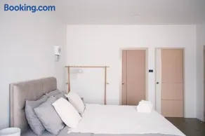 Prouds House - Image 3