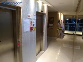Edf Gil Nogueira-Praia Morro-Guarapari-3º Andar-APTO FTE-SOL MANHA-Piscina-Sauna-02 quartos com Ar -TV Tela Plana-Wi-Fi-Varanda Gourmet -Tela de Proteção - Purificador Água-Airfray-Dois elevadores-01 Garagem-Portaria 24 horas-50 mts da Praia do Morro - Image 2