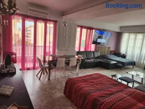 Big apart 140m2 5min walk to beach sea &Promenade 3 double rooms,big living room 42m2, 3 showers,9 beds, free parking - Image 3