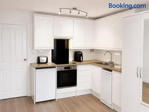 Studio - Sleeps 2 - Wifi - Parking - Image 2