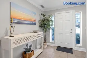 Stunning Beach Getaway - Steps to Ocean - Image 3