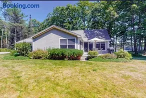 Secluded lakefront home with patio & firepit, fast WiFi, wood stove & W/D - Image 2