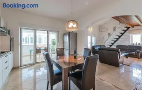 3 Bedroom Nice Apartment In Marcana - Image 4