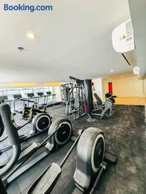 Spacious 12-Pax Stay Near Airport, City of Dreams, Okada, Ayala Malls, MOA & Solaire - Image 2