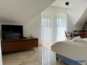 Lucid Apartment 1 - Image 5