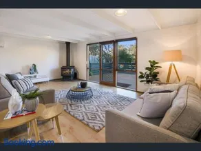 Modern Beach House, Log Fire ,Wineries, Hot Springs and Golf - Image 1