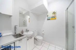 Koala Stay Lightsview 2BR Chic Townhouse Perfect for Work & Leisure - Image 2