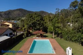Casa Di Maria 4 Quartos a 500m Centro - Sauna, Piscina, Fogão a Lenha, Churrasqueira - ACESSO PRIVATIVO AO AO RIO - Ideal para famílias - Image 1