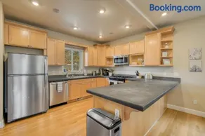 Charming Orenco Home - Image 1