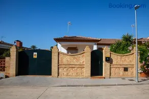Chalet adosado con piscina privada en Mazagón - Image 1