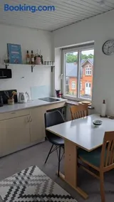 Spacious midttown apartment - Image 1