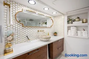 Romantic Hideout 1Bedroom Lower Level - Image 5