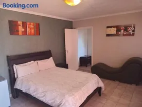 Pilanesberg View Guest house - Image 3