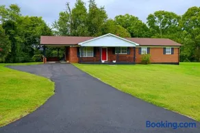 Spacious Pet Friendly Home - Image 1