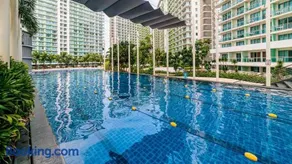 Upscale 1Bedroom Condo Unit Near Manila Airport - Image 2