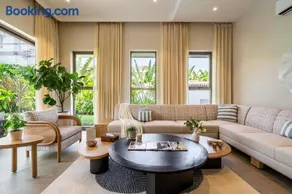 Lindsay Manor Casa Tia 4BHK Pool Luxury - Image 2